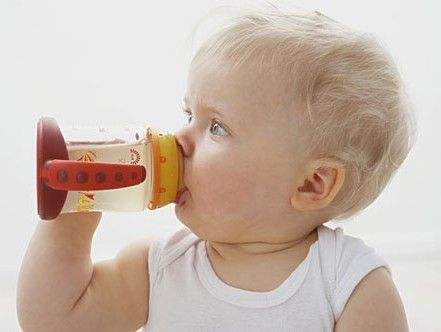 夏季小孩需要涂润唇膏吗,小孩用保湿唇膏