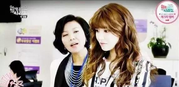 苏炳添大婚谢震业被拍合照,飞人苏炳添大婚跳小苹果