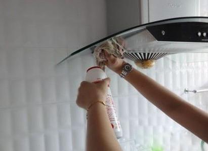 自己吸油烟机的好办法,可以自己洗澡的油烟机