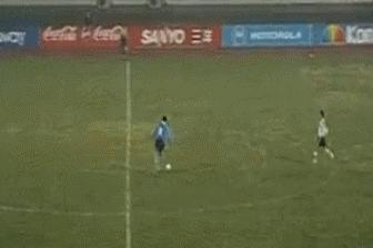 吴承瑛突破日本队,吴承瑛拼命三郎2002世界杯