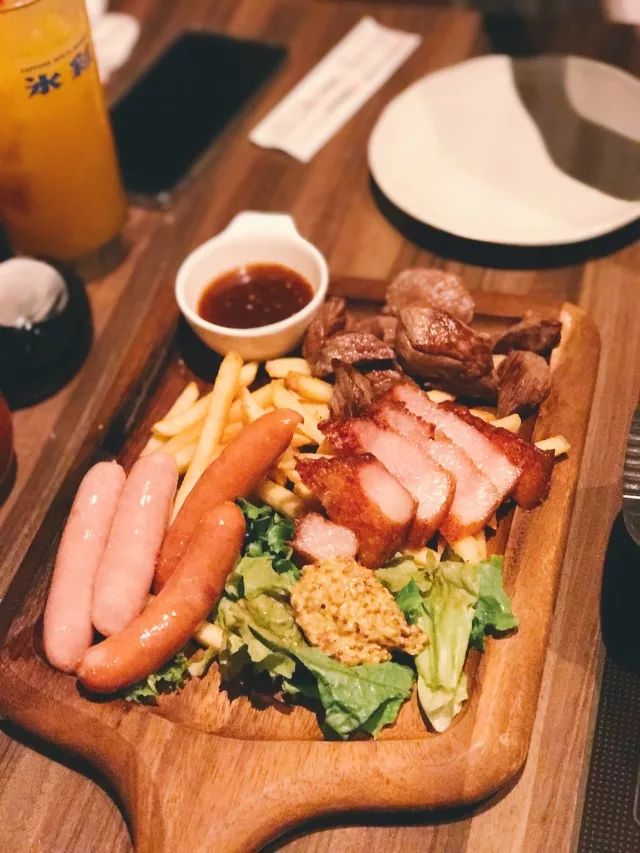 朱元璋黑猪肉,你在这里可以吃到美味的中餐英文