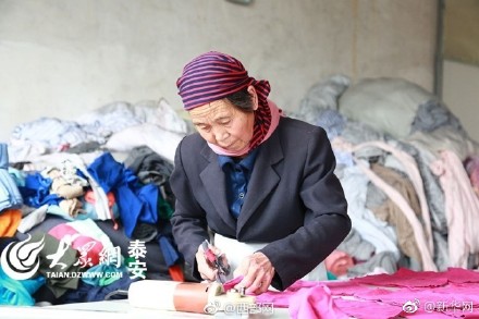 这个村一条秋裤卖全国闯出振兴路,厉害这个村凭一条虾走上了致富路