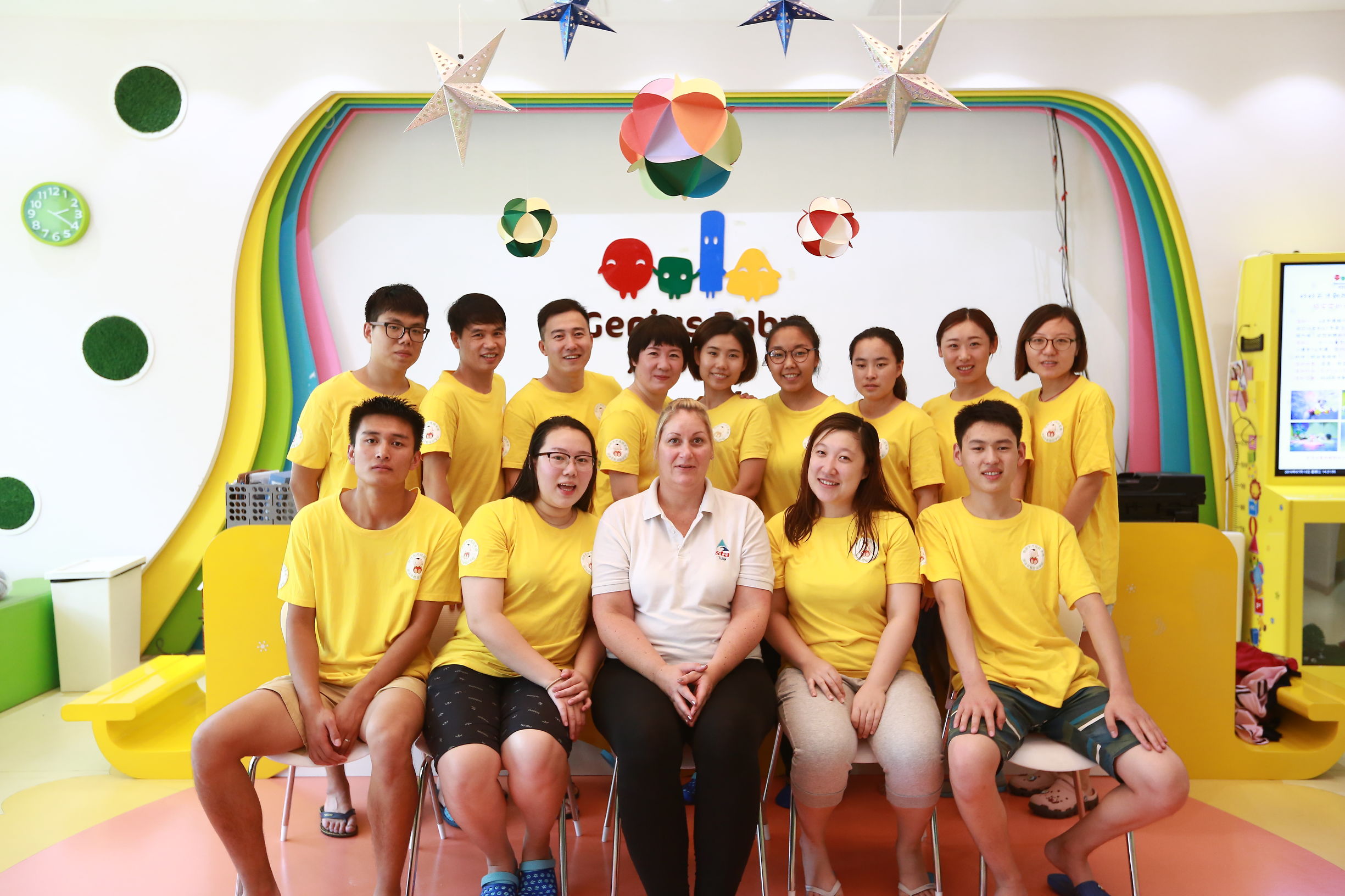 亲子游泳俱乐部加盟费,亲子游泳培训班课程