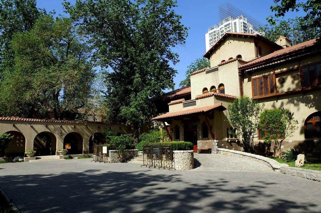 网球世界冠军华人林宝华定居天津，当上了溥仪和张学良的教练