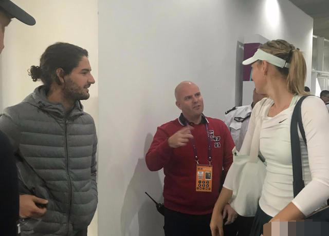 手放哪呢帕托？撩热巴和李宇春，揩油莎娃与沃伊，玩花样足球呢？