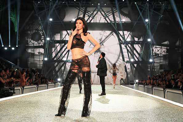 何穗刘雯奚梦瑶维密合照,奚梦瑶视频天使之路