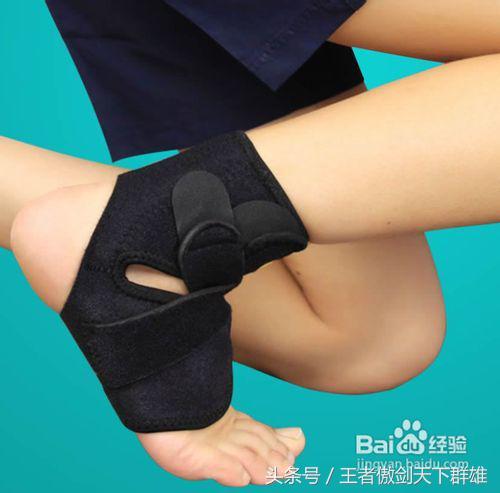 脖子崴了一下应该冰敷还是热敷,脚脖子崴了用啥药好止疼