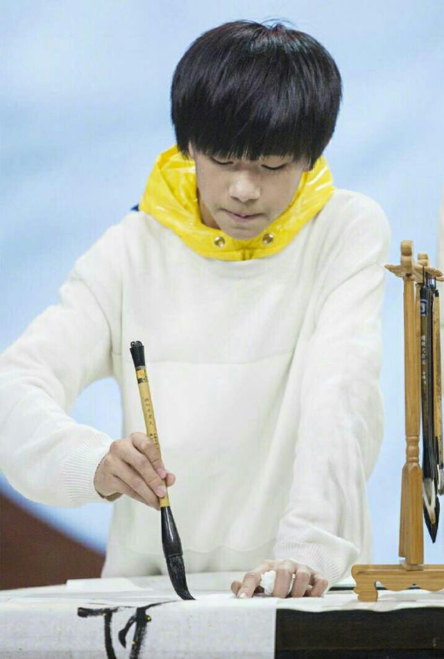 易烊千玺始于颜值忠于才华混剪,易烊千玺成毅演技