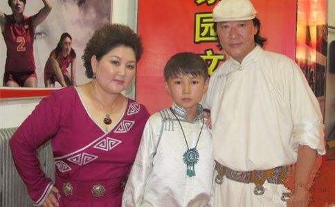 妈妈，我只有在做梦的时候才能见到你——乌达木