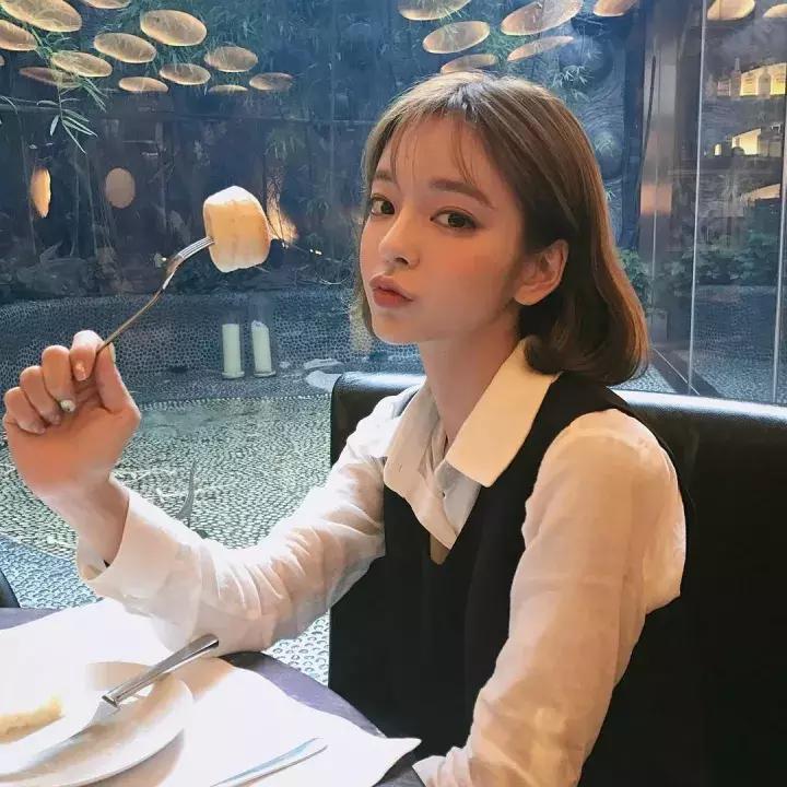 微卷短发修剪,初秋短发扎发