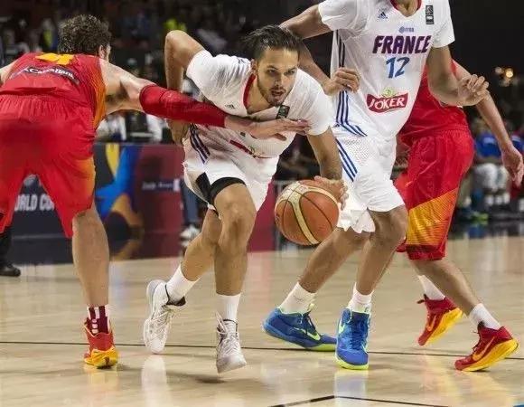 每个人都会犯低级的错误的句子,大多数人都会犯的错误