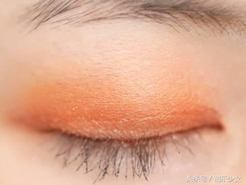 好冷冷冷冷～来一杯女明星最爱的“橙汁妆”吧