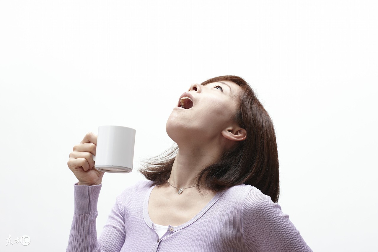 对付嗓子痛千万别用抗生素，有几个不错的家庭小妙招