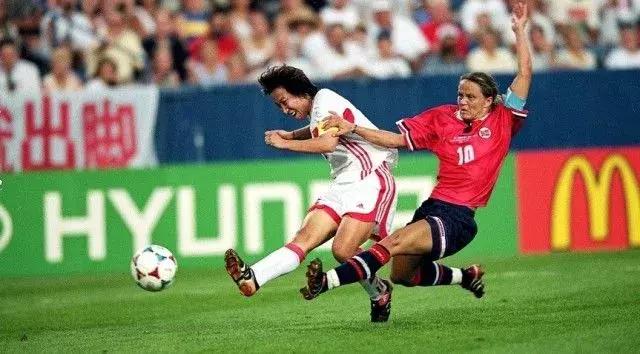 世界第一马拉多纳,她被称穿裙子的马拉多纳