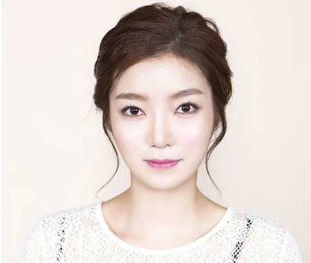 烫过的中长头发简单的盘发,好看的双马尾辫编发教程