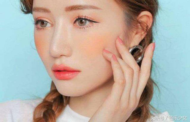 好冷冷冷冷～来一杯女明星最爱的“橙汁妆”吧