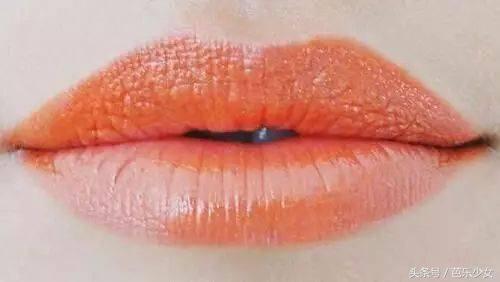 好冷冷冷冷～来一杯女明星最爱的“橙汁妆”吧