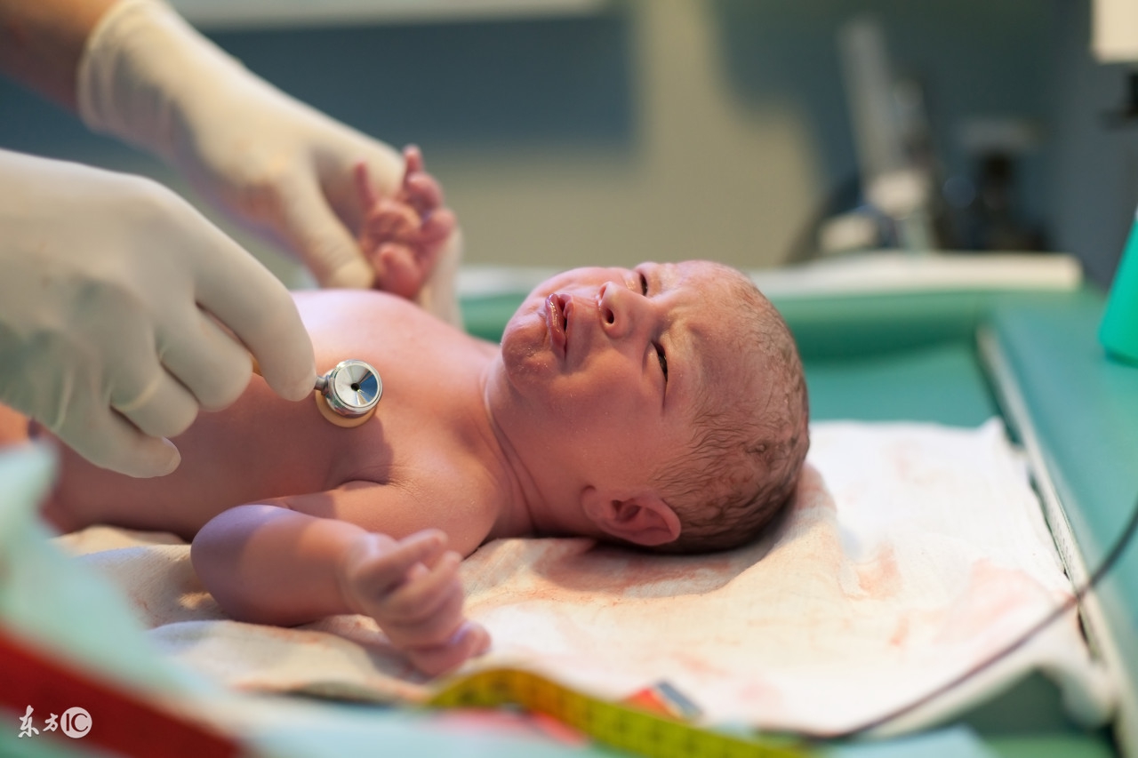 孕妇b超发现腹部有强回声,孕妇肚子被胎儿踢破了真实事件