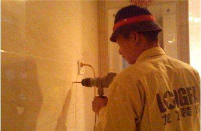 电锤在瓷砖墙上打孔的技巧,用电锤在瓷砖怎么打孔