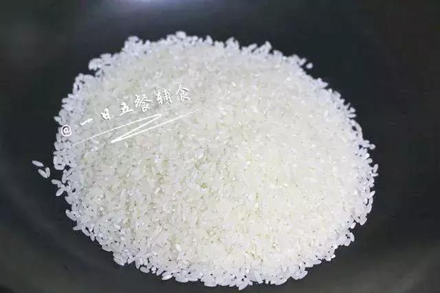 积食不爱吃饭怎么调理,宝宝吃饭正常突然不爱喝奶了