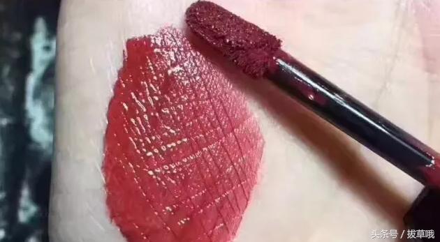 唇色深的妹子,唇色深皮肤黄适合什么颜色口红