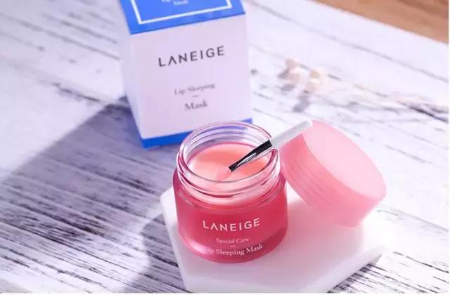 用TA一抹唇部就像打了玻尿酸！水光唇谨慎机有这么厉害？