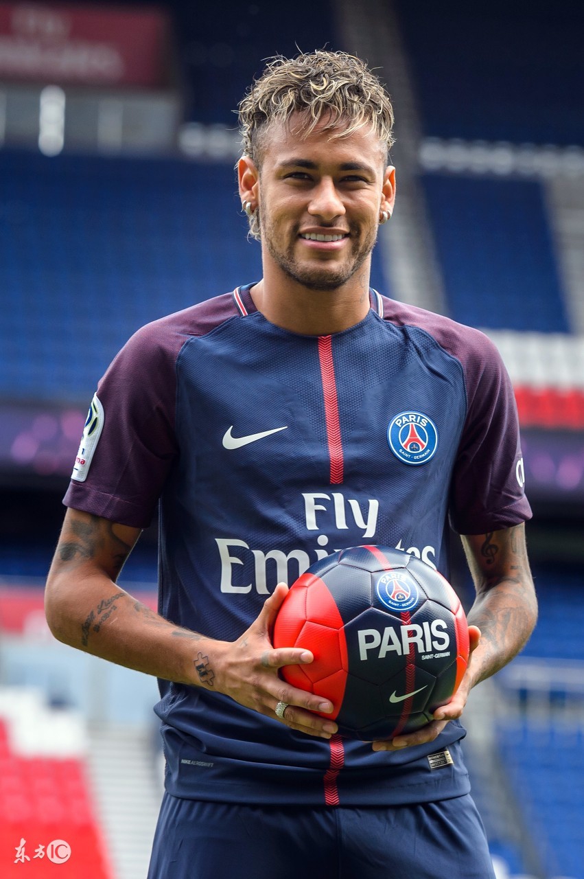 年轻足球运动员年薪,足球运动员有发展前途吗