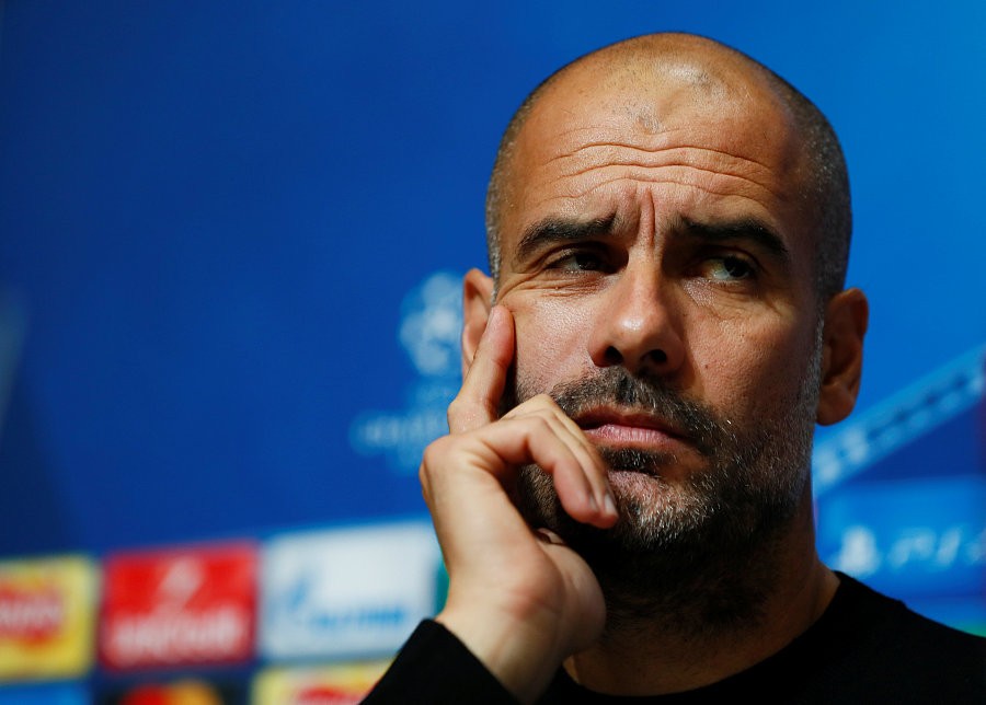 还有这种操作？瓜凸和萨里在发布会上互相奶对方