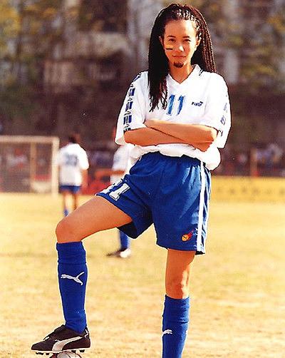 少林足球为什么用张柏芝和莫文蔚,少林足球张柏芝莫文蔚怎么参演的