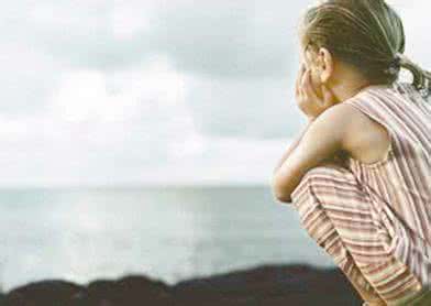 甲亢引起眼睛突出问题怎么治,甲亢引起白癜风怎么能彻底治愈