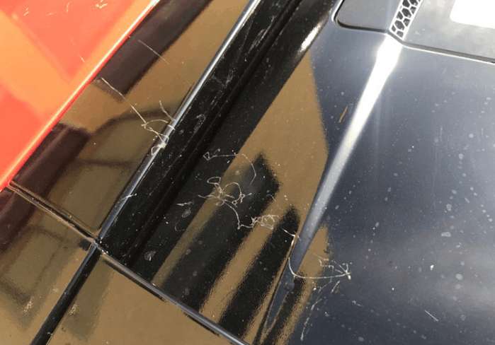 台州网友的*博兰**基尼拿去当婚车，回来发现全是彩带把膜弄坏