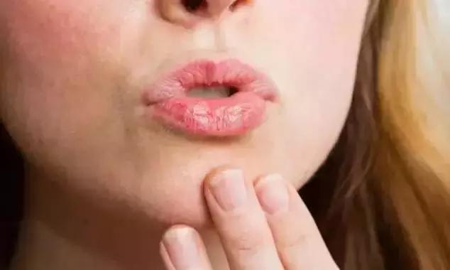 用TA一抹唇部就像打了玻尿酸！水光唇谨慎机有这么厉害？