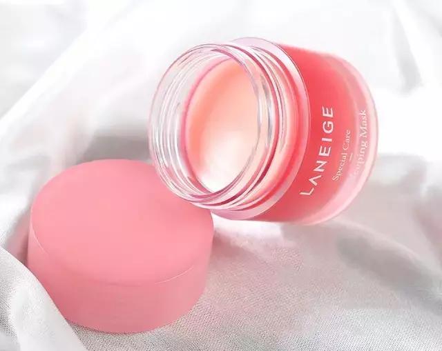 用TA一抹唇部就像打了玻尿酸！水光唇谨慎机有这么厉害？