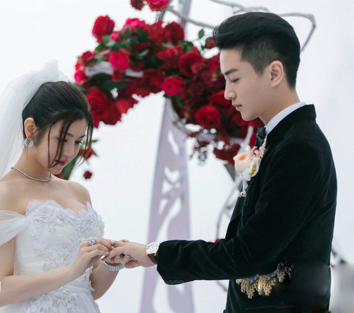 举行婚礼仪式应该关注什么,婚礼新郎要不要戴手表