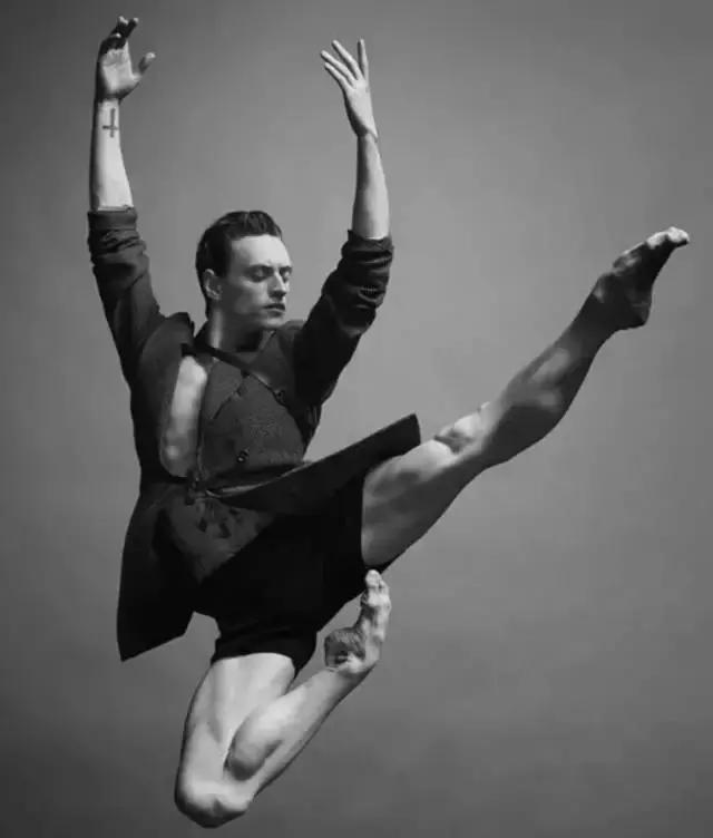 「舞蹈小课堂」跳舞动作软趴趴没力，怎么办？