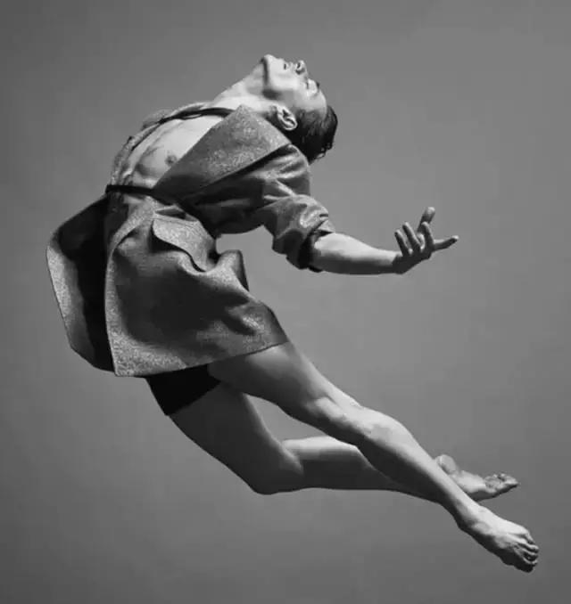 「舞蹈小课堂」跳舞动作软趴趴没力，怎么办？