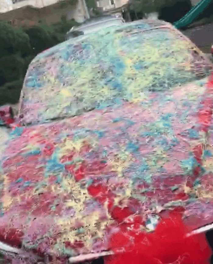 台州网友的*博兰**基尼拿去当婚车，回来发现全是彩带把膜弄坏