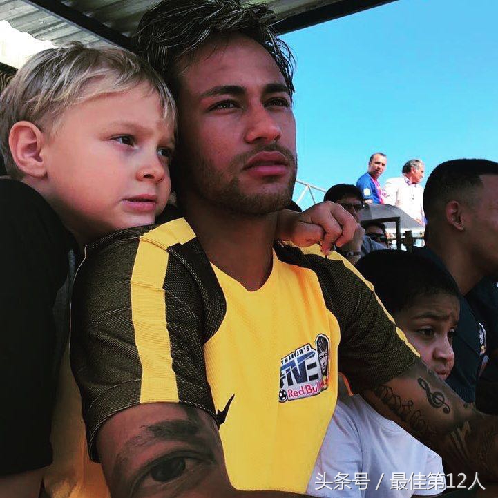 当梅西被推内马尔苏神反应,内马尔梅西苏神的配合简直无敌了