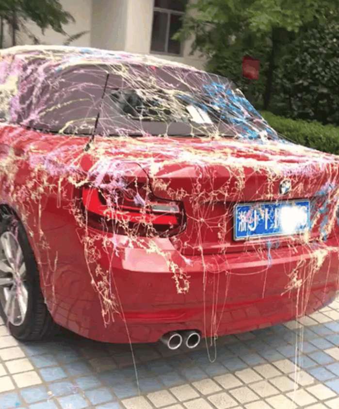 台州网友的*博兰**基尼拿去当婚车，回来发现全是彩带把膜弄坏