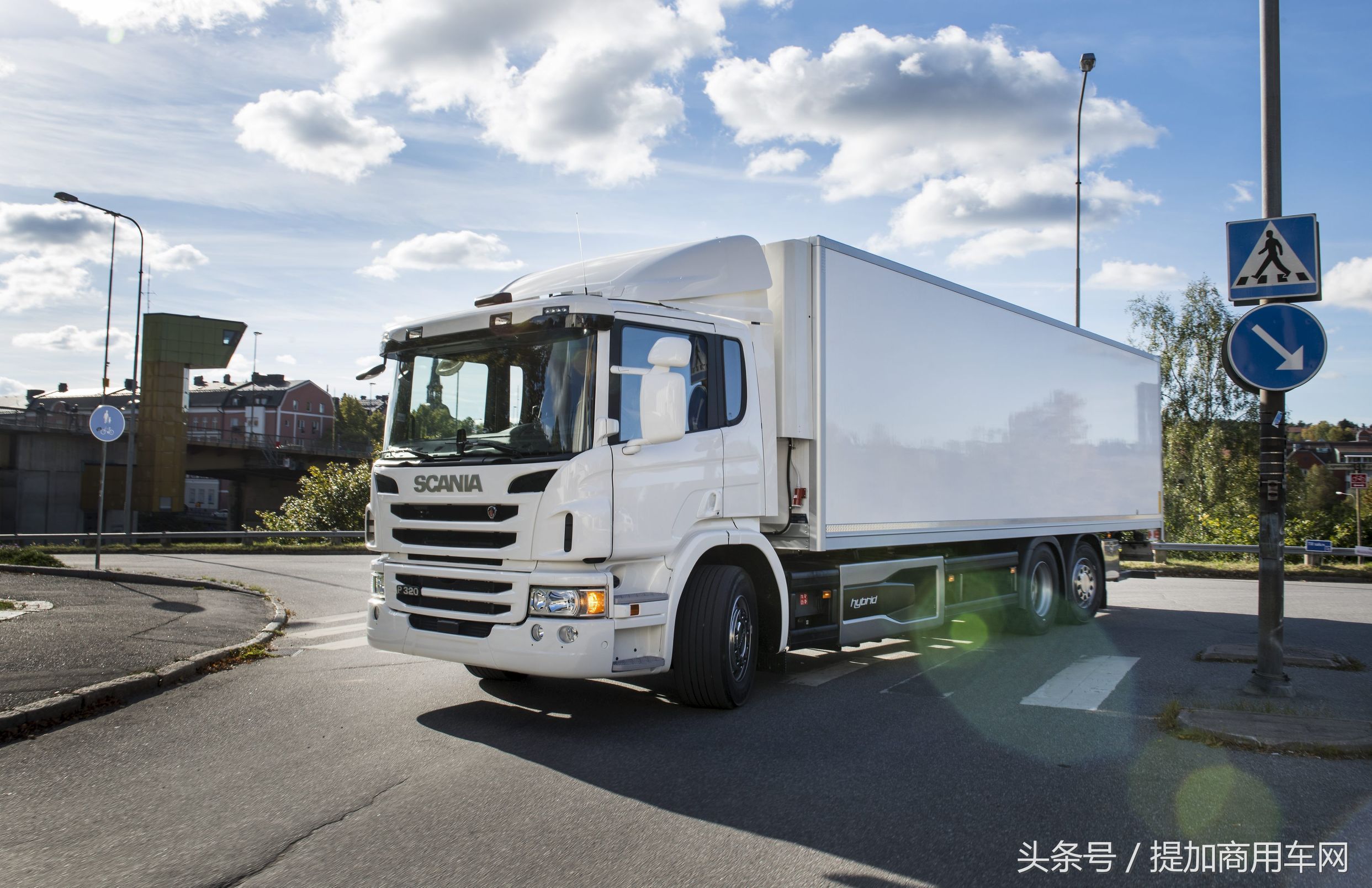 新能源汽车比燃油卡车好吗,新能源车和天然气车哪个更好点