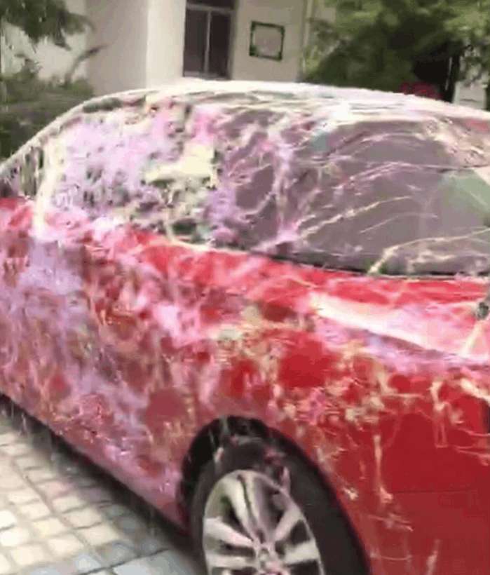 台州网友的*博兰**基尼拿去当婚车，回来发现全是彩带把膜弄坏