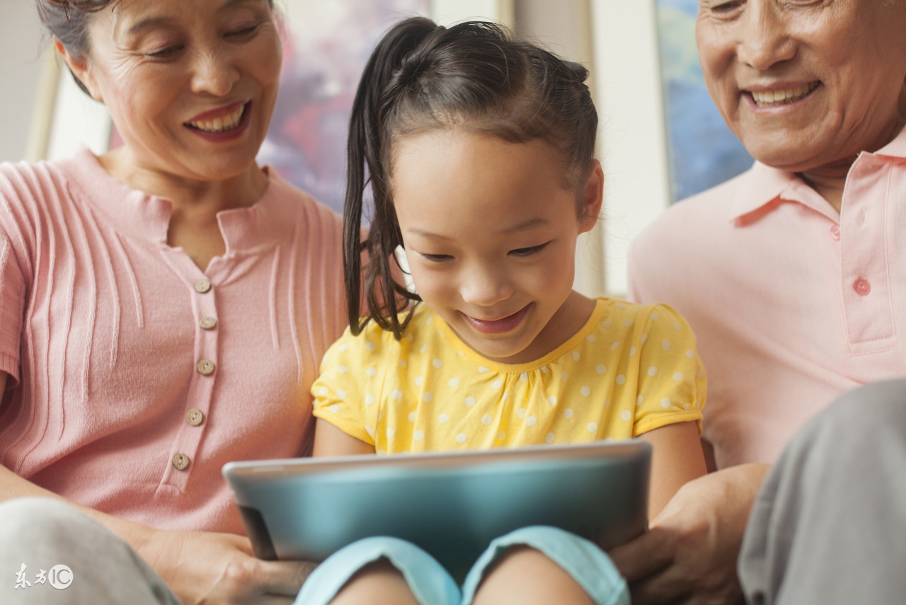 爷爷奶奶惯着孩子的下场就是废物,爷爷奶奶惯着孩子的下场