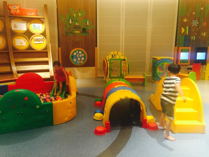 我们和孩子一起去三亚旅行,一大两小亲子三亚游