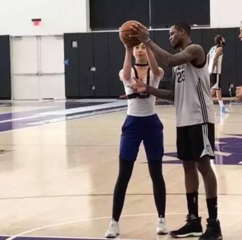 四位女主持人哪位最漂亮,体育最漂亮女主持人