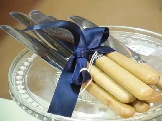 新鞋臭怎么办快速去除,鞋子总是有一股霉臭味道怎么处理