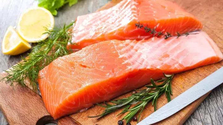 蓝鳍金枪鱼辨别真假,蓝鳍金枪鱼大腹如何辨认真假