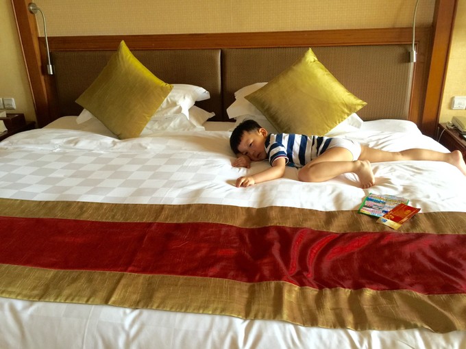 我们和孩子一起去三亚旅行,一大两小亲子三亚游