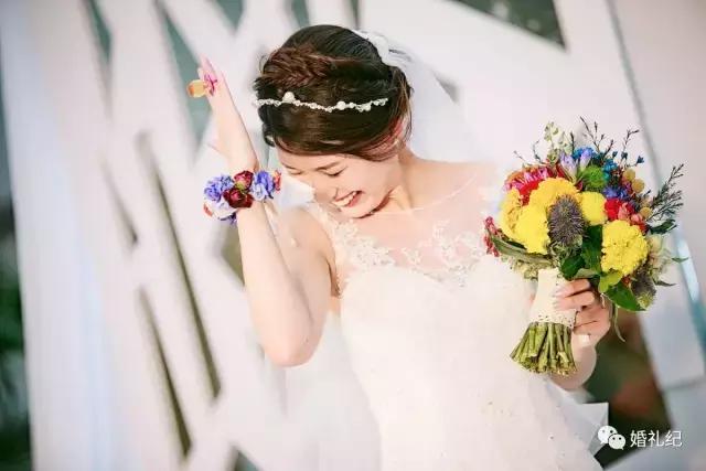 正经新娘扮奥特曼给新郎惊喜,新郎结婚现场化身奥特曼