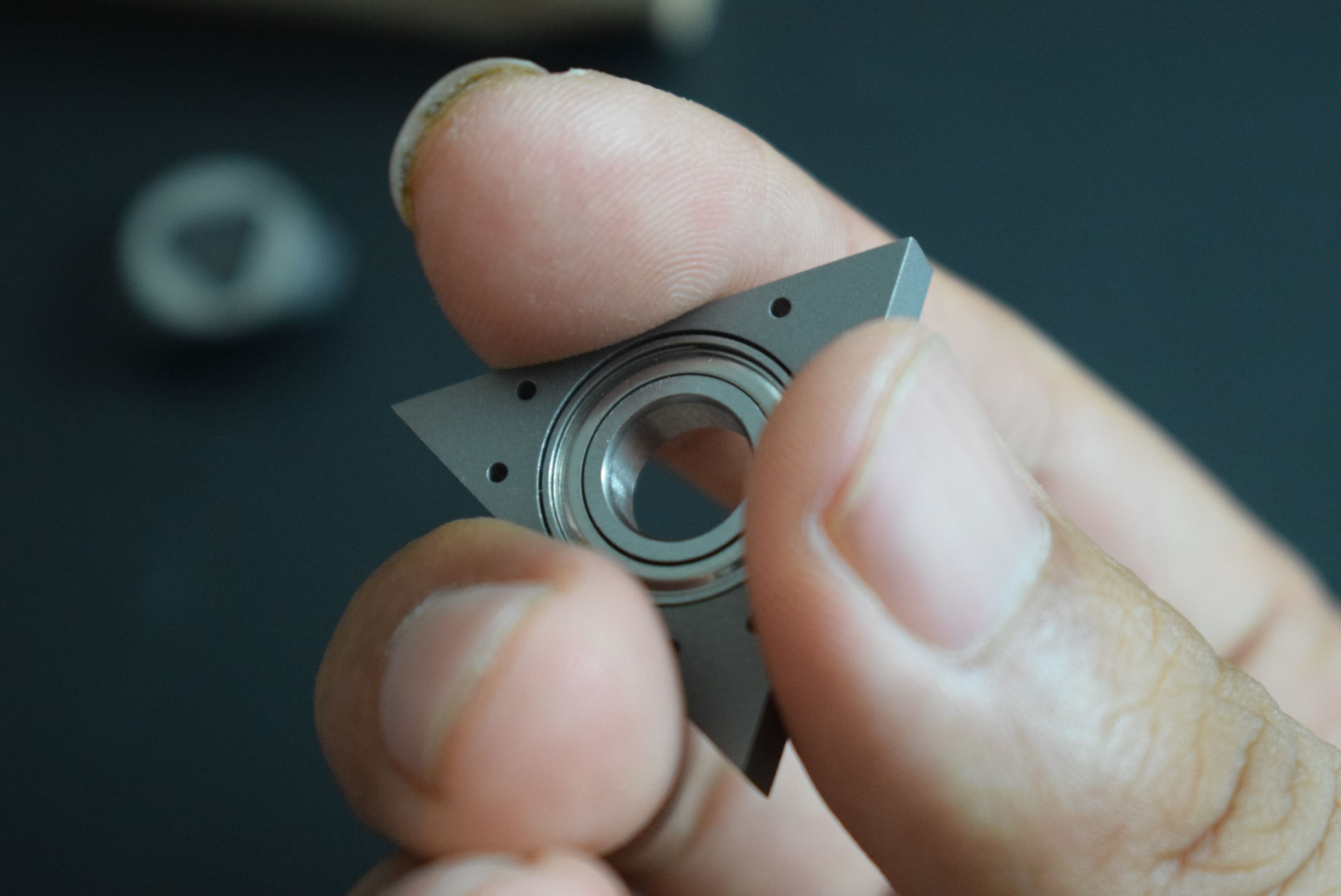 指尖陀螺怎样换轴,指尖陀螺如何更换中间的轴