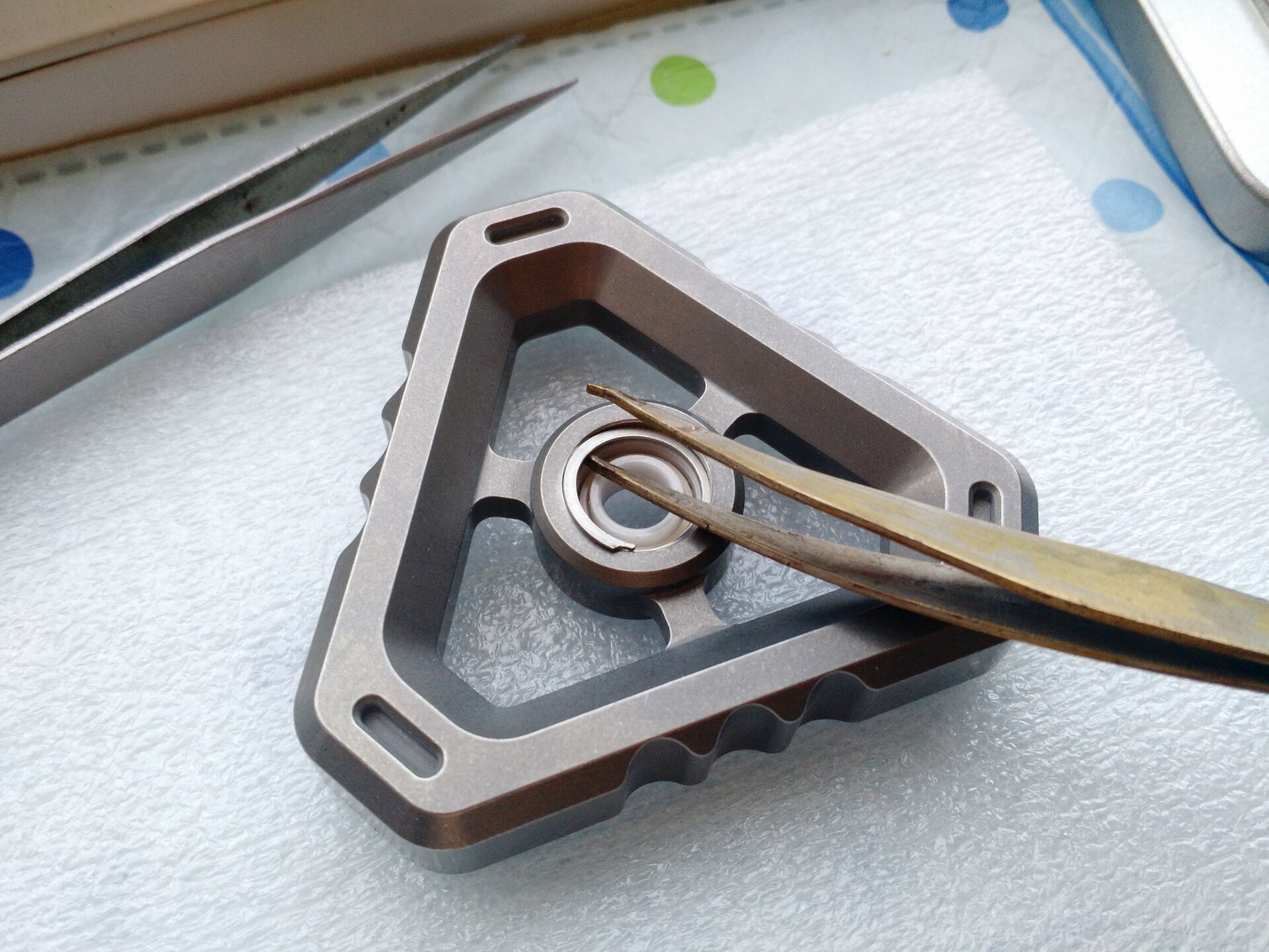 指尖陀螺怎样换轴,指尖陀螺如何更换中间的轴